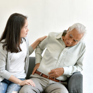 ¿Cuáles son los signos y síntomas más frecuentes por los cuales usted podría necesitar una artroscopía de cadera? Dolor de cadera, que se corre hacia la ingle o espalda baja Rigidez de cadera Incapacidad para caminar o apoyar una cadera Inflamación de la cadera. lesiones deportivas